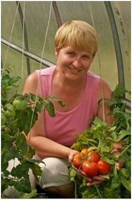Six Hobby Greenhouse Building Plans - Download free plans to build your own small greenhouse from the Alabama Cooperative Extension Service